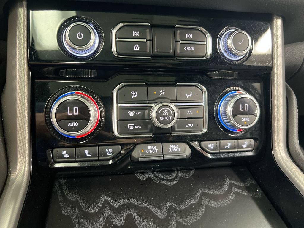 Used 2022 GMC Yukon XL Denali AWD/4WD image 17