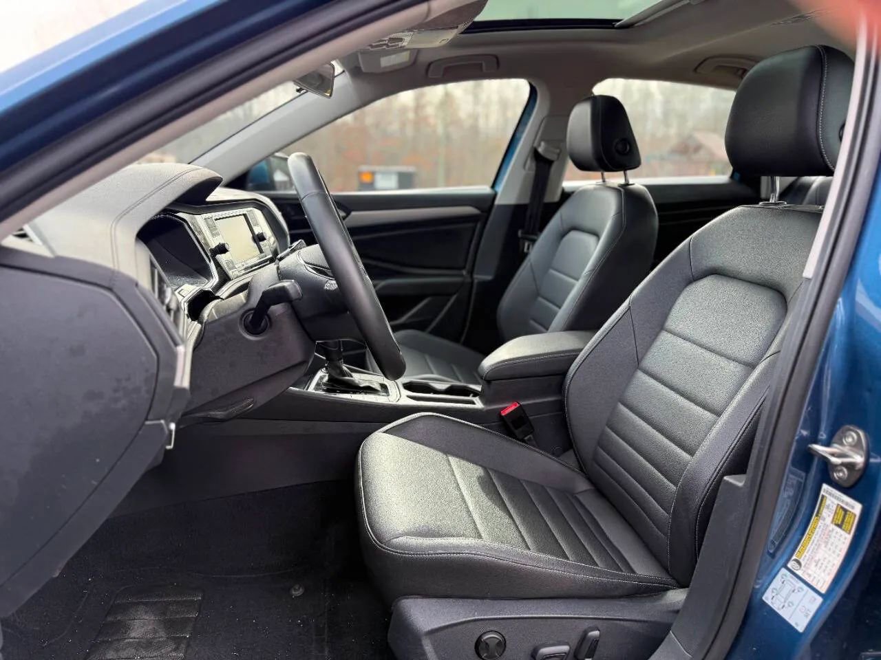 Used 2021 Volkswagen Jetta SE image 2