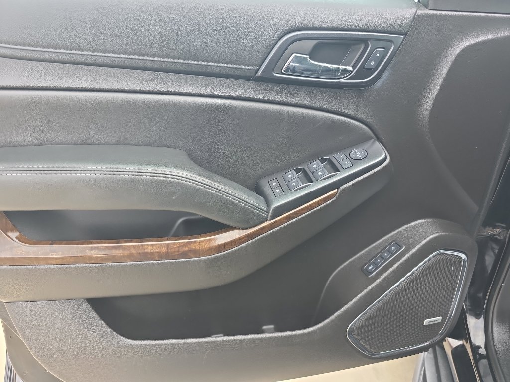 Used 2017 Chevrolet Suburban LT RWD image 13