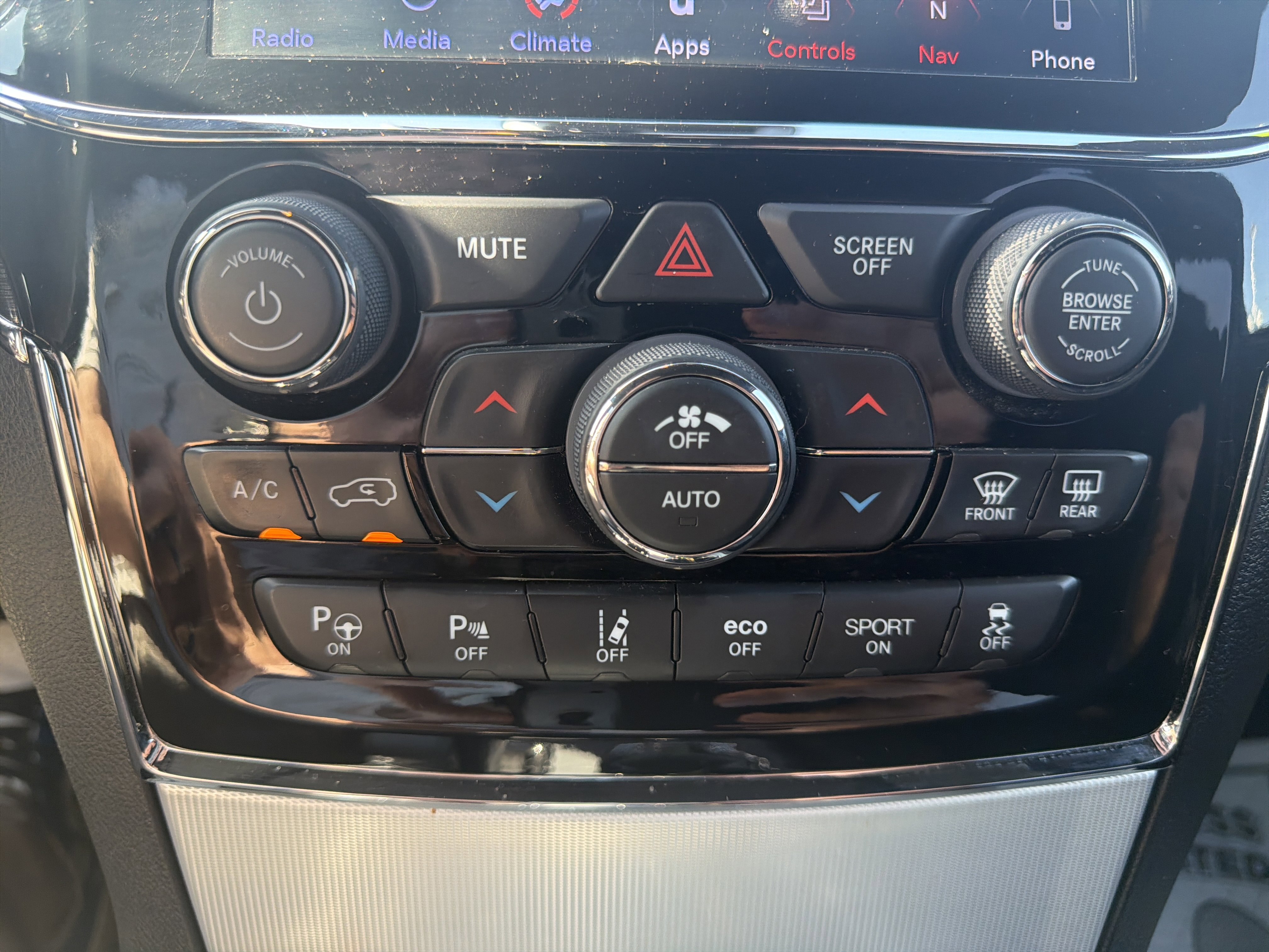 Used 2019 Jeep Grand Cherokee Trailhawk AWD/4WD image 29