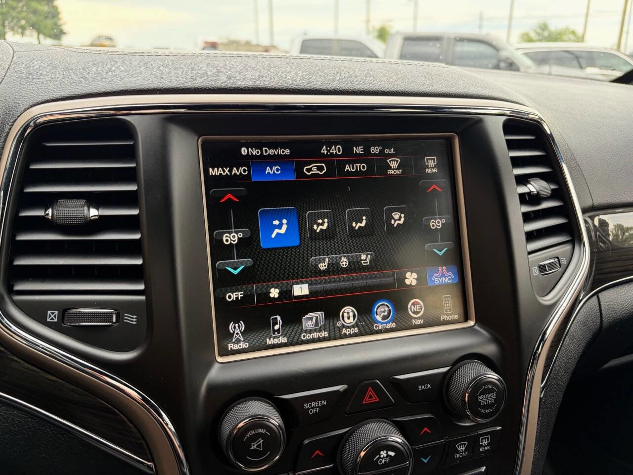 Used 2015 Jeep Grand Cherokee Overland AWD/4WD image 27
