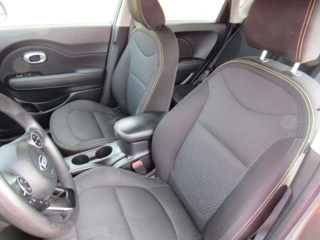 Used 2016 Kia Soul + FWD image 12