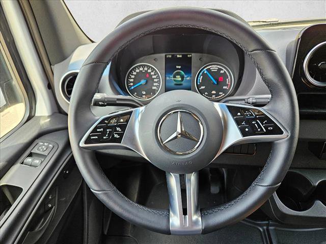 Used 2024 Mercedes-Benz eSprinter 170 Cargo image 11