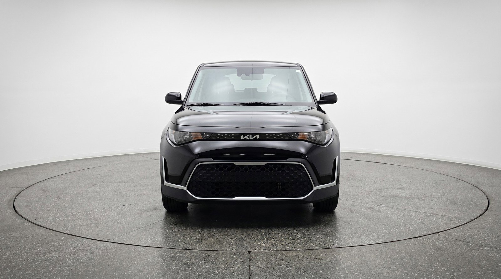 Used 2025 Kia Soul LX w/ LX Technology Package FWD image 2