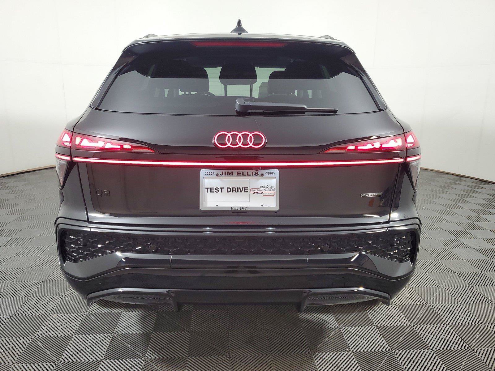 New 2026 Audi Q3 quattro 2.0T AWD/4WD image 5