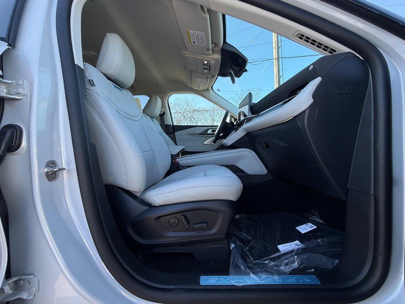 New 2026 Ford Explorer Platinum image 13