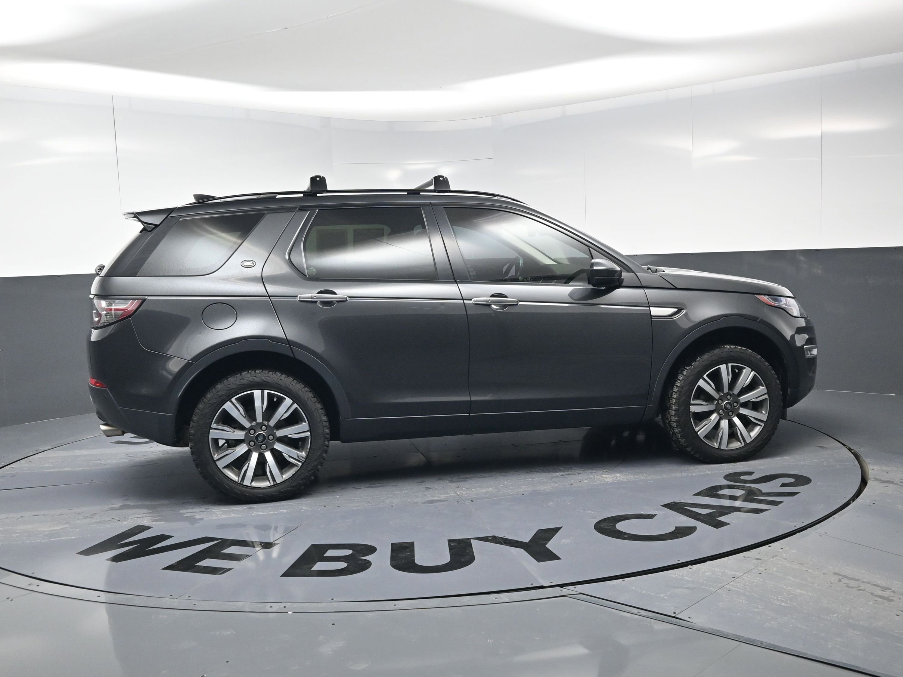 Used 2017 Land Rover Discovery Sport HSE Luxury image 10