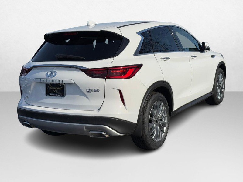 New 2025 INFINITI QX50 Pure image 3