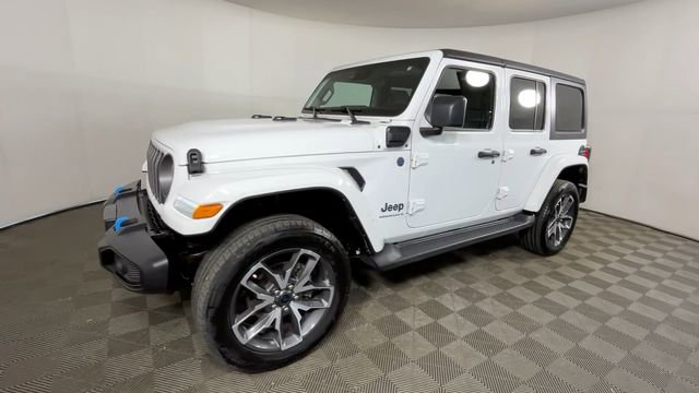 Used 2024 Jeep Wrangler Unlimited w/ Convenience Group AWD/4WD image 11