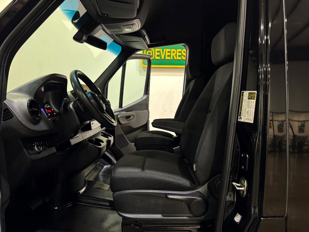 Used 2023 Mercedes-Benz Sprinter 2500 image 11