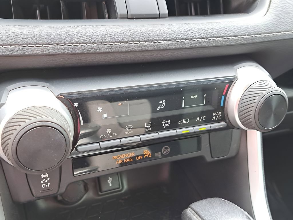 Used 2021 Toyota RAV4 LE image 23