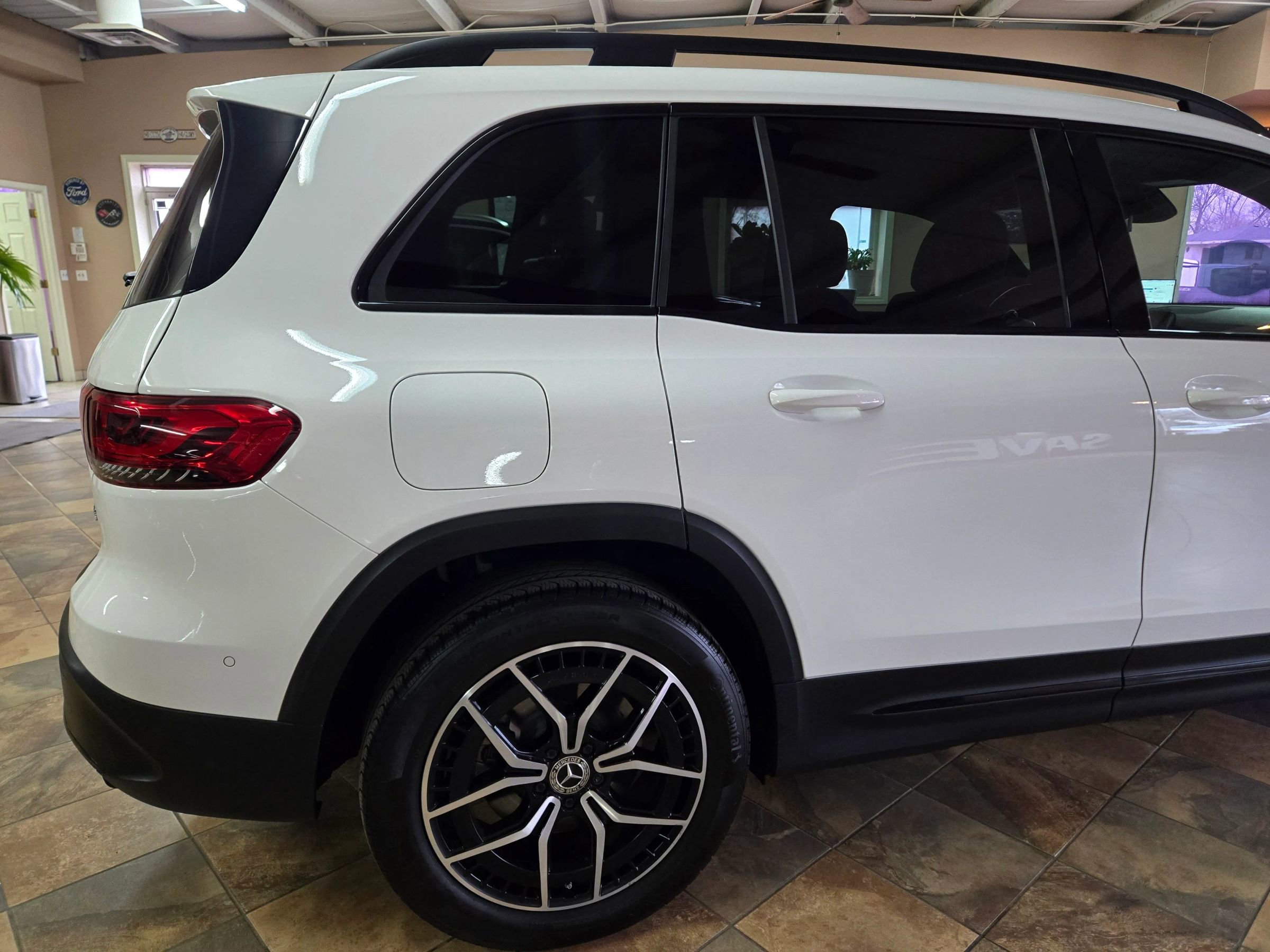 Used 2023 Mercedes-Benz EQB 350 4MATIC SUV image 11