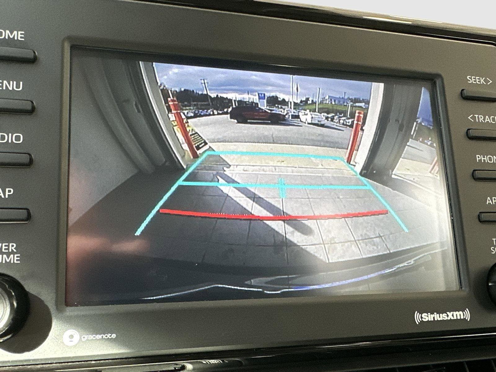 Used 2022 Toyota RAV4 XLE Premium image 17