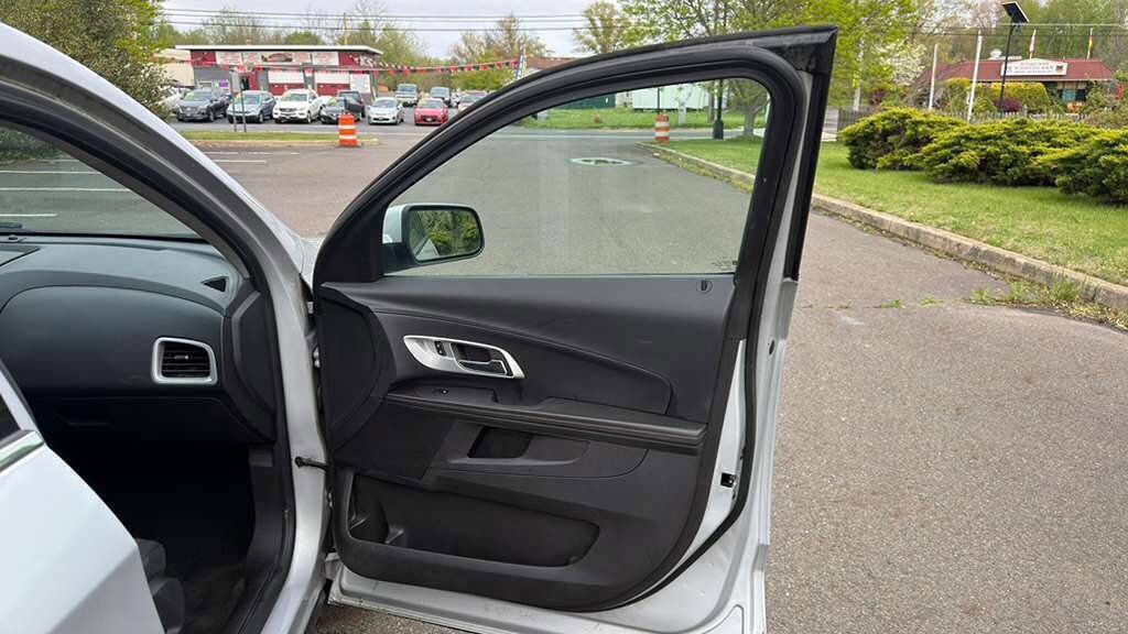 Used 2015 Chevrolet Equinox LT w/ Driver Convenience Package AWD/4WD image 29