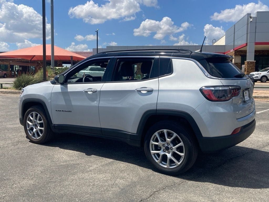 Used 2025 Jeep Compass Limited AWD/4WD image 5