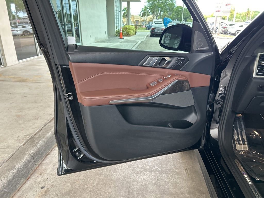 Used 2022 BMW X7 M50i w/ Dynamic Handling Package image 58