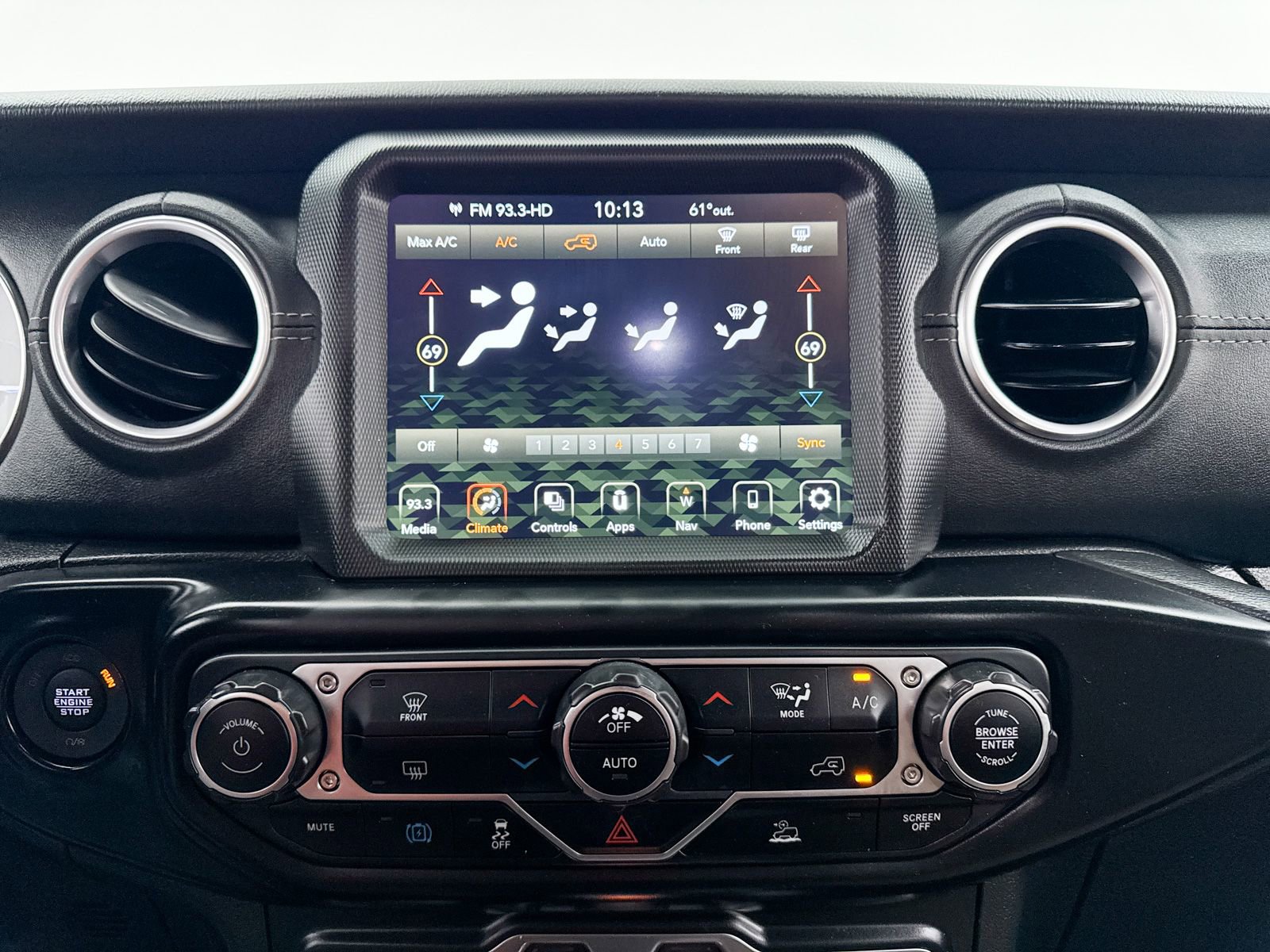 Used 2022 Jeep Wrangler Unlimited Sahara image 25