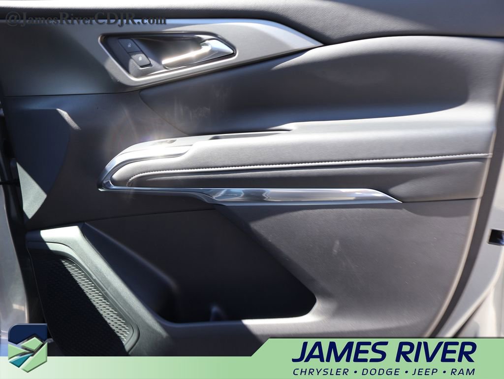 Used 2026 Chevrolet Traverse LT AWD/4WD image 8