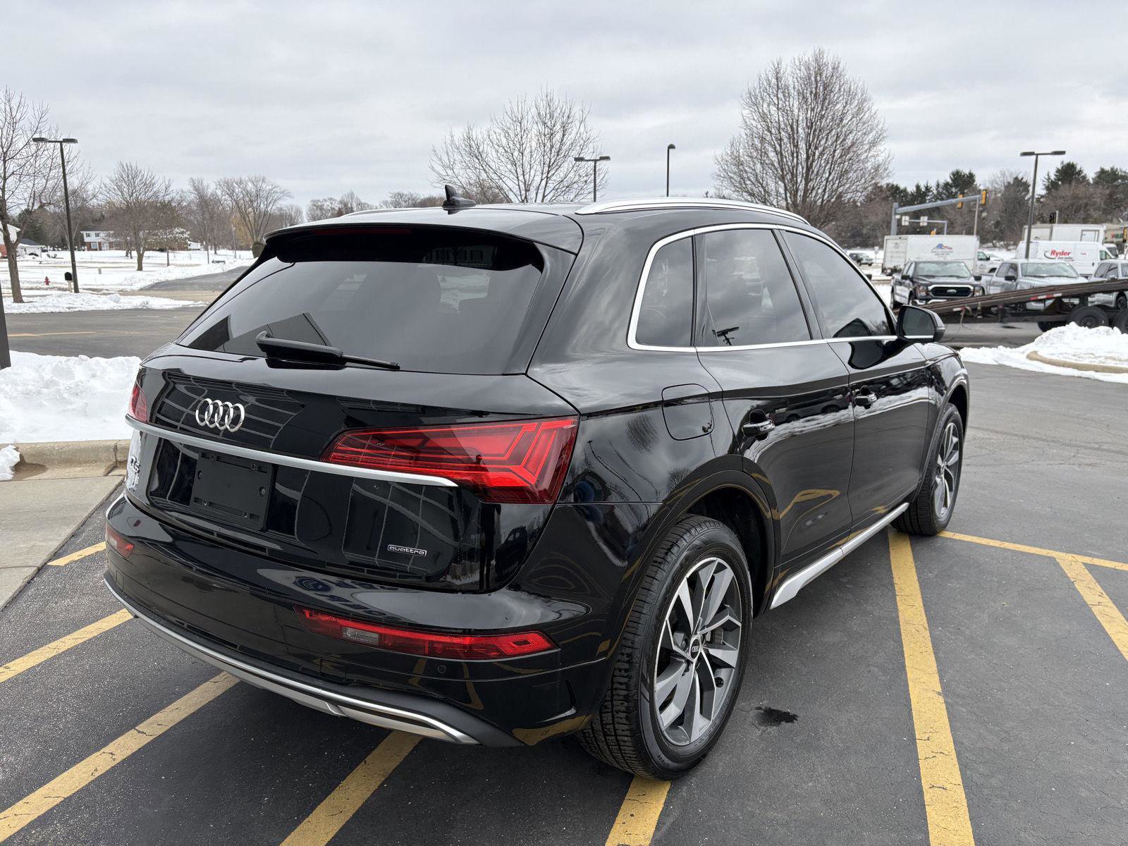 Used 2021 Audi Q5 Premium w/ Convenience Package image 6