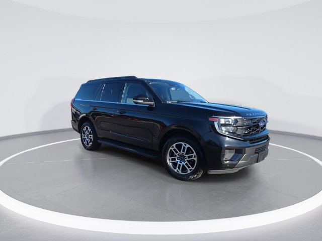 Used 2025 Ford Expedition Active AWD/4WD image 2