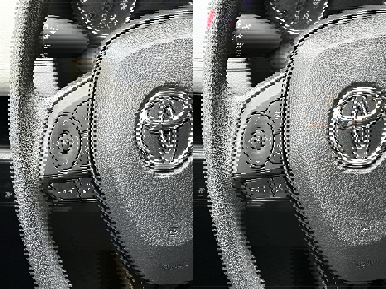 Used 2022 Toyota RAV4 XLE image 12