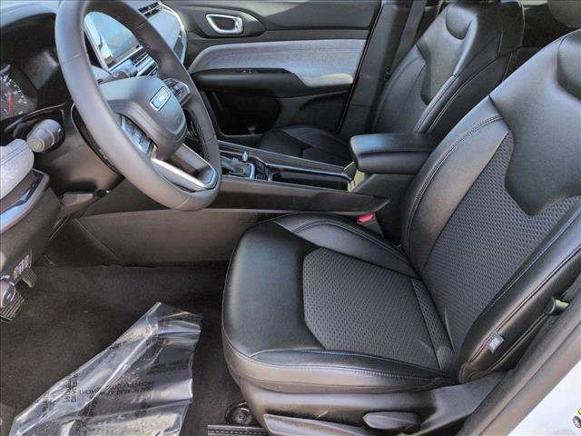 Used 2025 Jeep Compass Latitude image 15