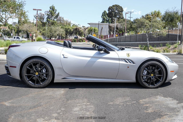 Used 2012 Ferrari California RWD image 9