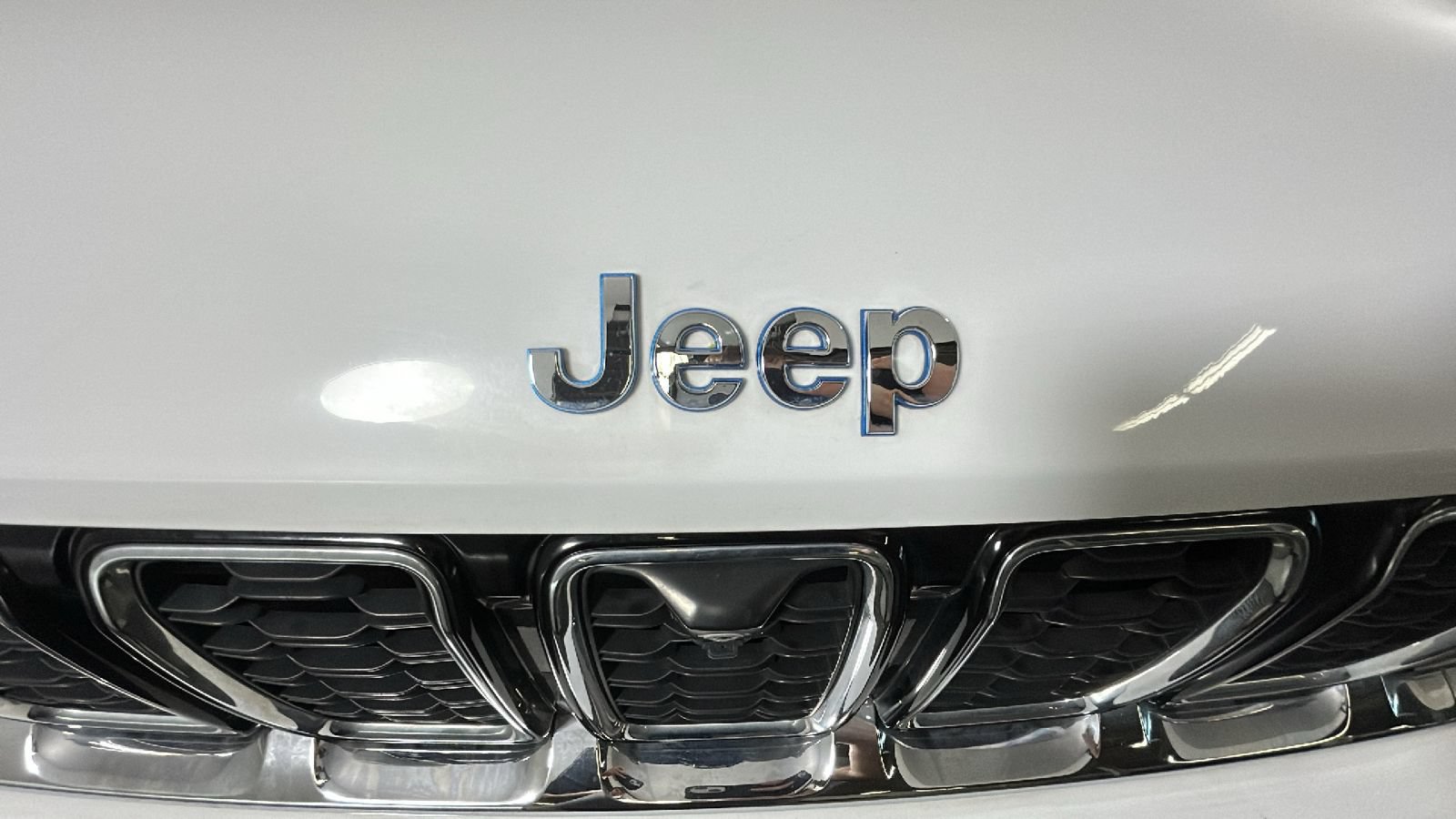 Used 2023 Jeep Grand Cherokee 4WD 4xe w/ Luxury Tech Group II image 9