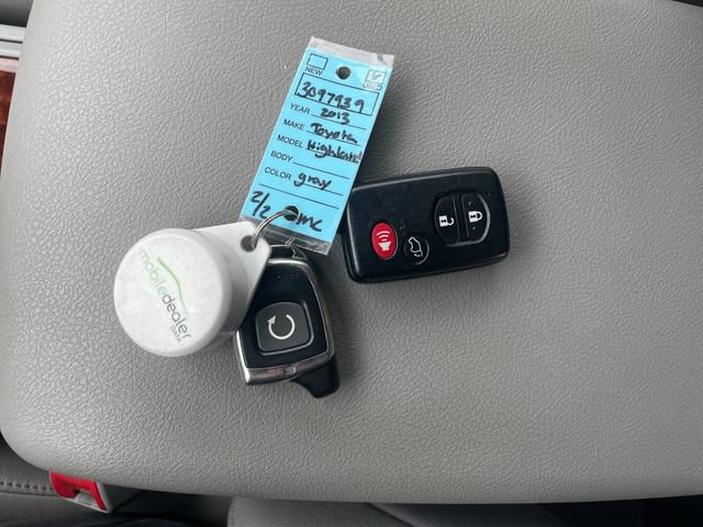 Used 2013 Toyota Highlander Limited FWD image 18