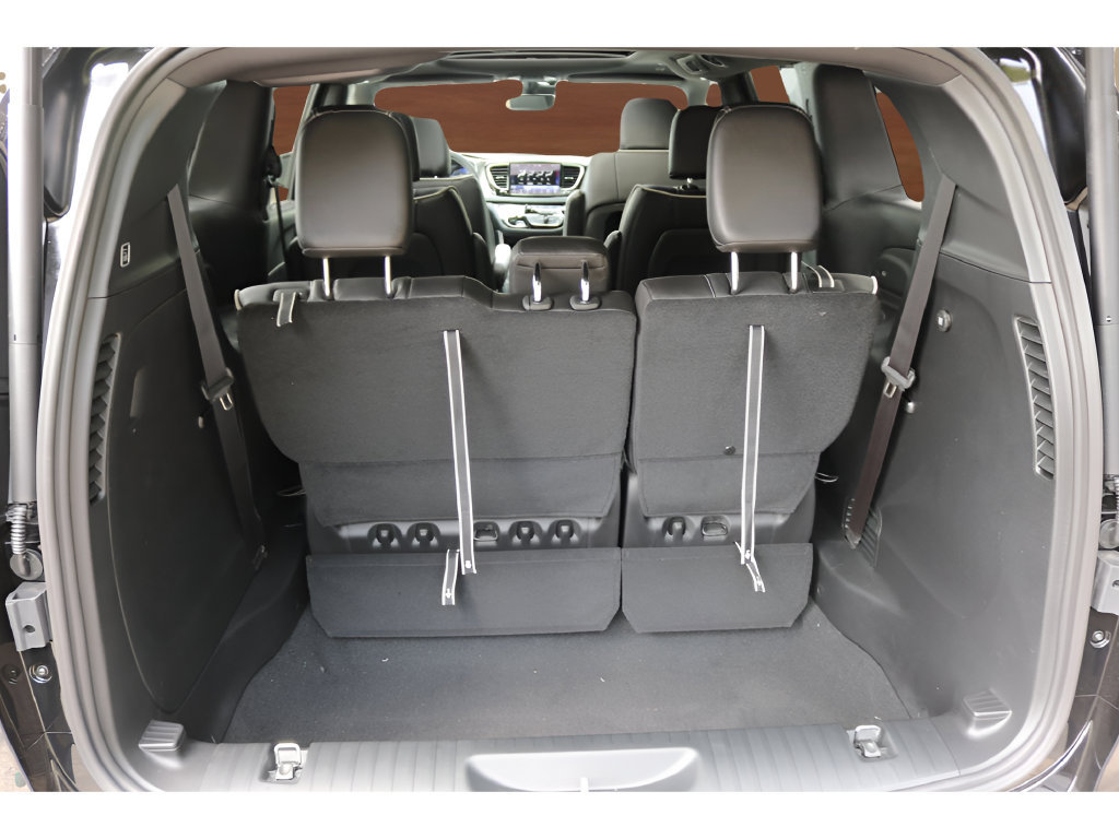 New 2027 Chrysler Pacifica Limited FWD image 18
