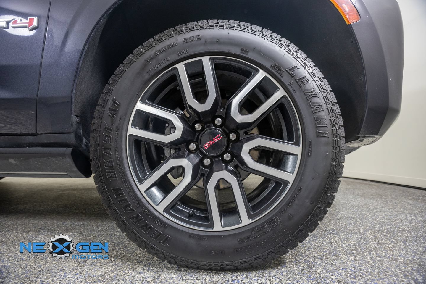 Used 2023 GMC Yukon XL AT4 w/ AT4 Premium Package AWD/4WD image 46