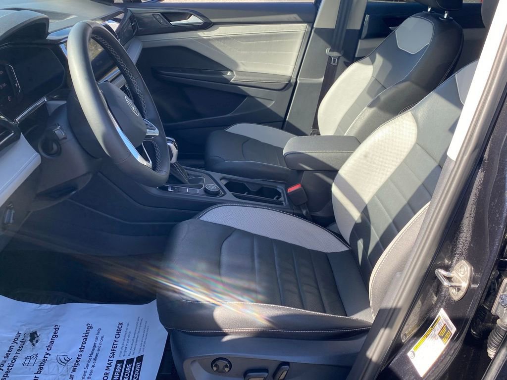 Used 2024 Volkswagen Taos SEL image 4