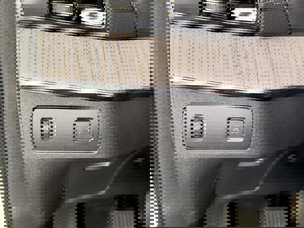 Used 2022 Volvo XC90 T6 Inscription w/ Advanced Package image 21