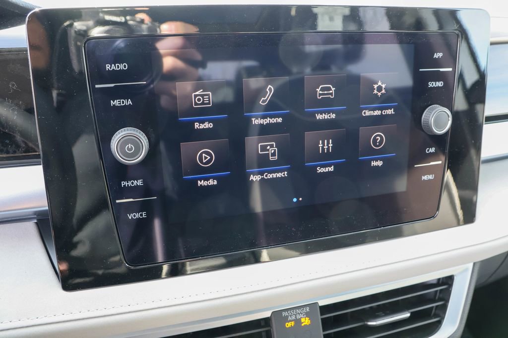 New 2025 Volkswagen Taos SE image 28