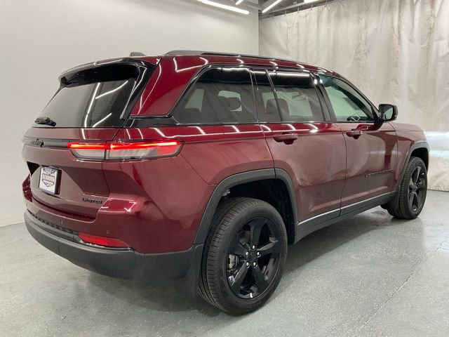 Used 2025 Jeep Grand Cherokee Limited w/ Black Appearance Package AWD/4WD image 7