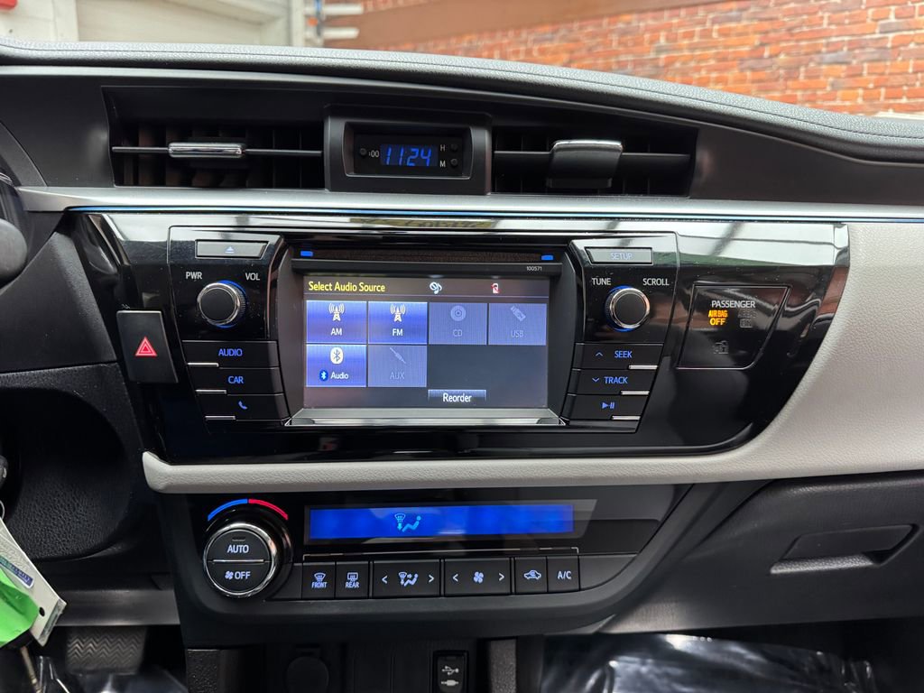 Used 2016 Toyota Corolla LE image 18