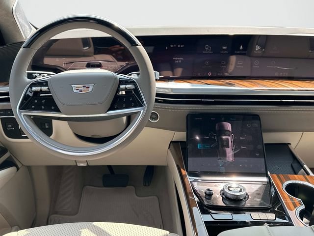 Used 2026 Cadillac Escalade Platinum Luxury AWD/4WD image 2