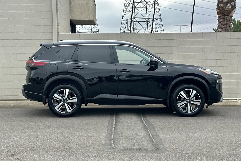 Used 2025 Nissan Rogue SL image 6