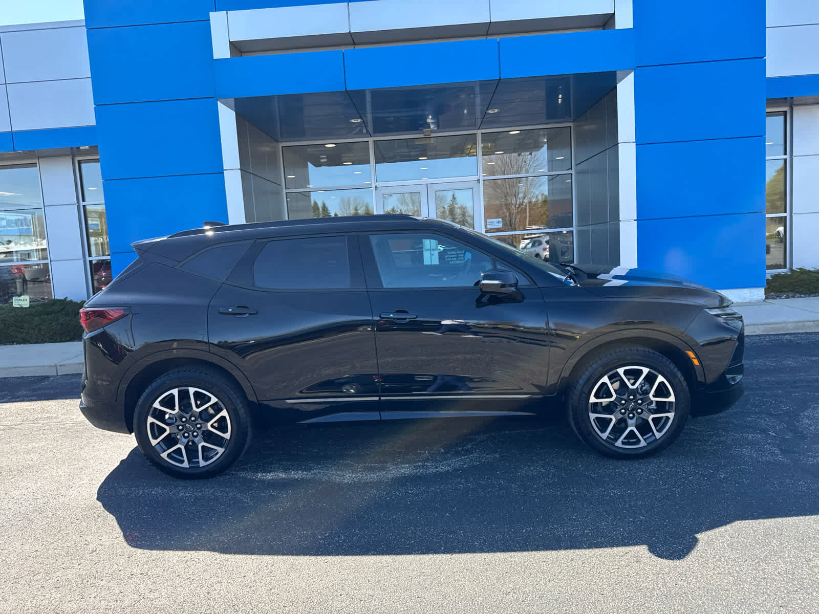 Used 2025 Chevrolet Blazer RS w/ Enhanced Convenience Package AWD/4WD image 3