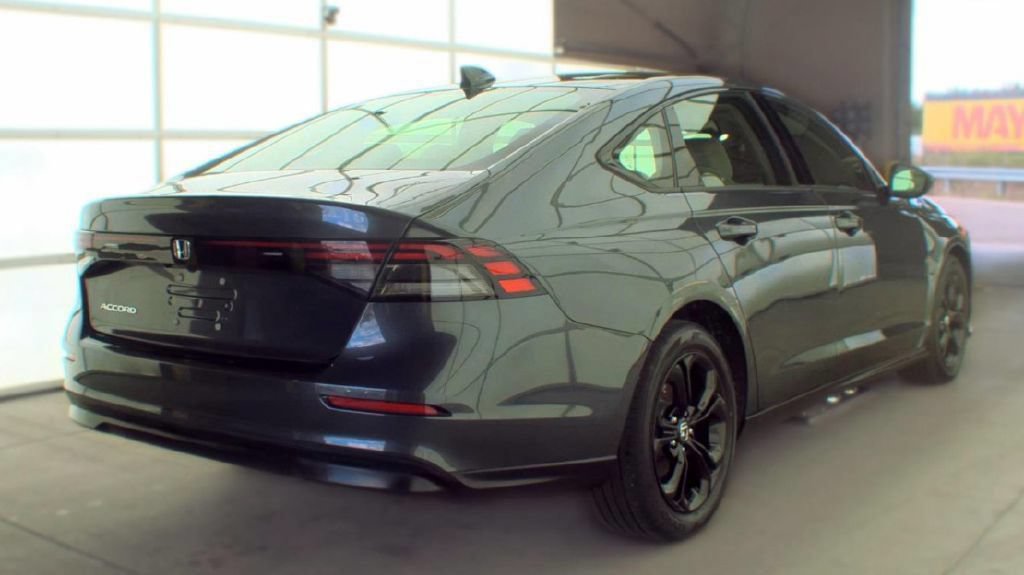 Used 2025 Honda Accord SE image 3