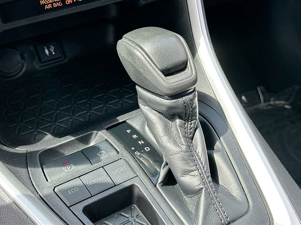 Used 2019 Toyota RAV4 XLE FWD image 16