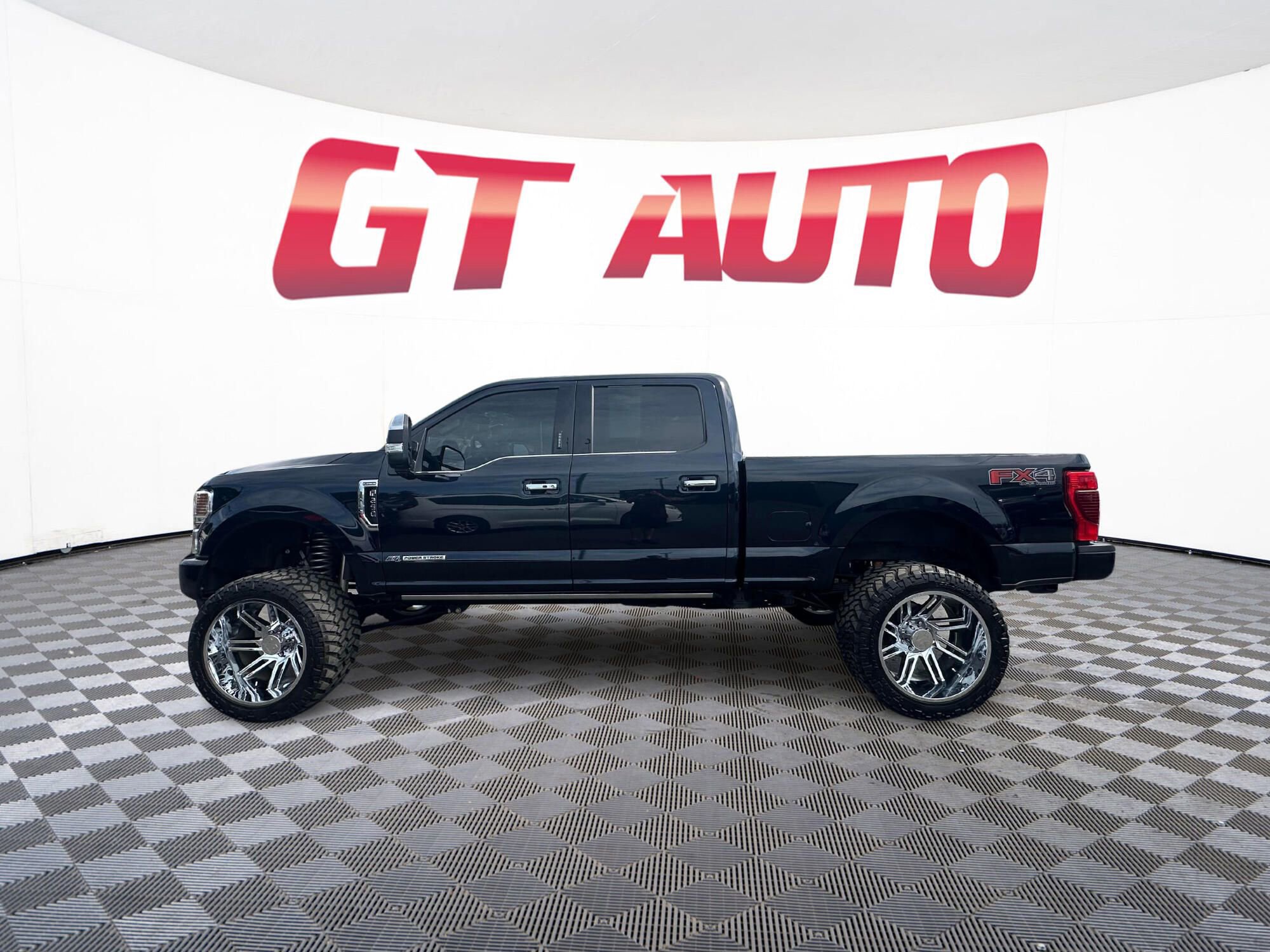 Used 2022 Ford F250 Platinum w/ FX4 Off-Road Package image 4