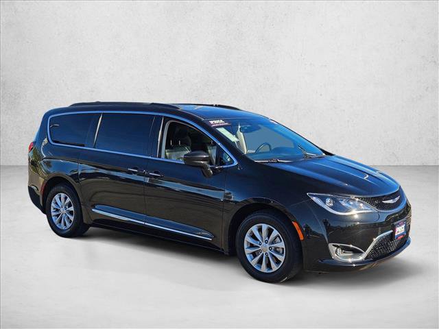 Used 2017 Chrysler Pacifica Touring-L video 3