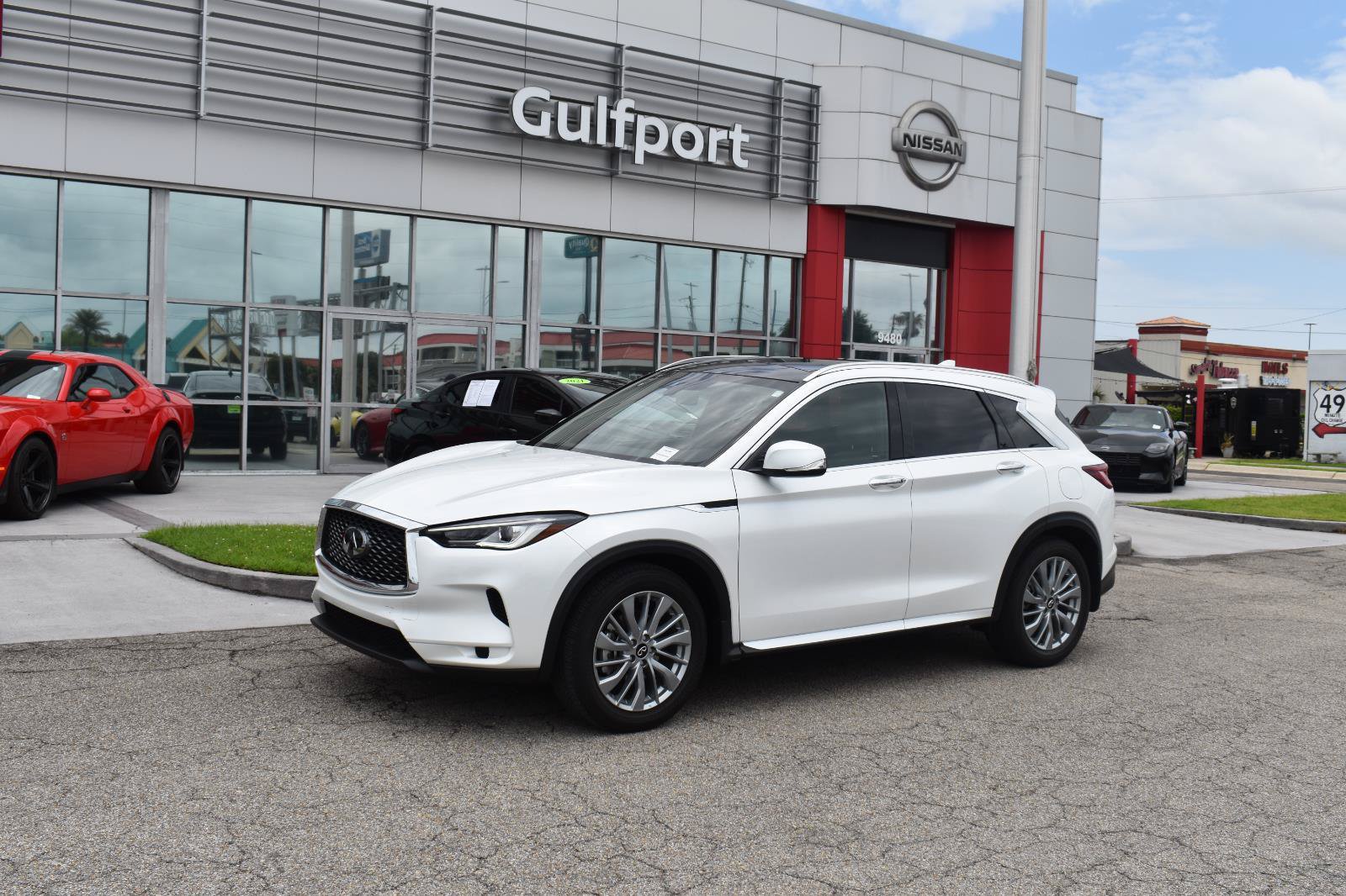 Used 2023 INFINITI QX50 Luxe FWD image 2