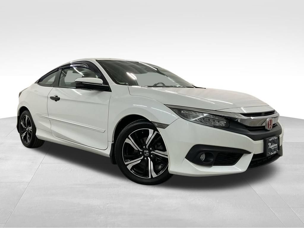 Used 2017 Honda Civic Touring image 4