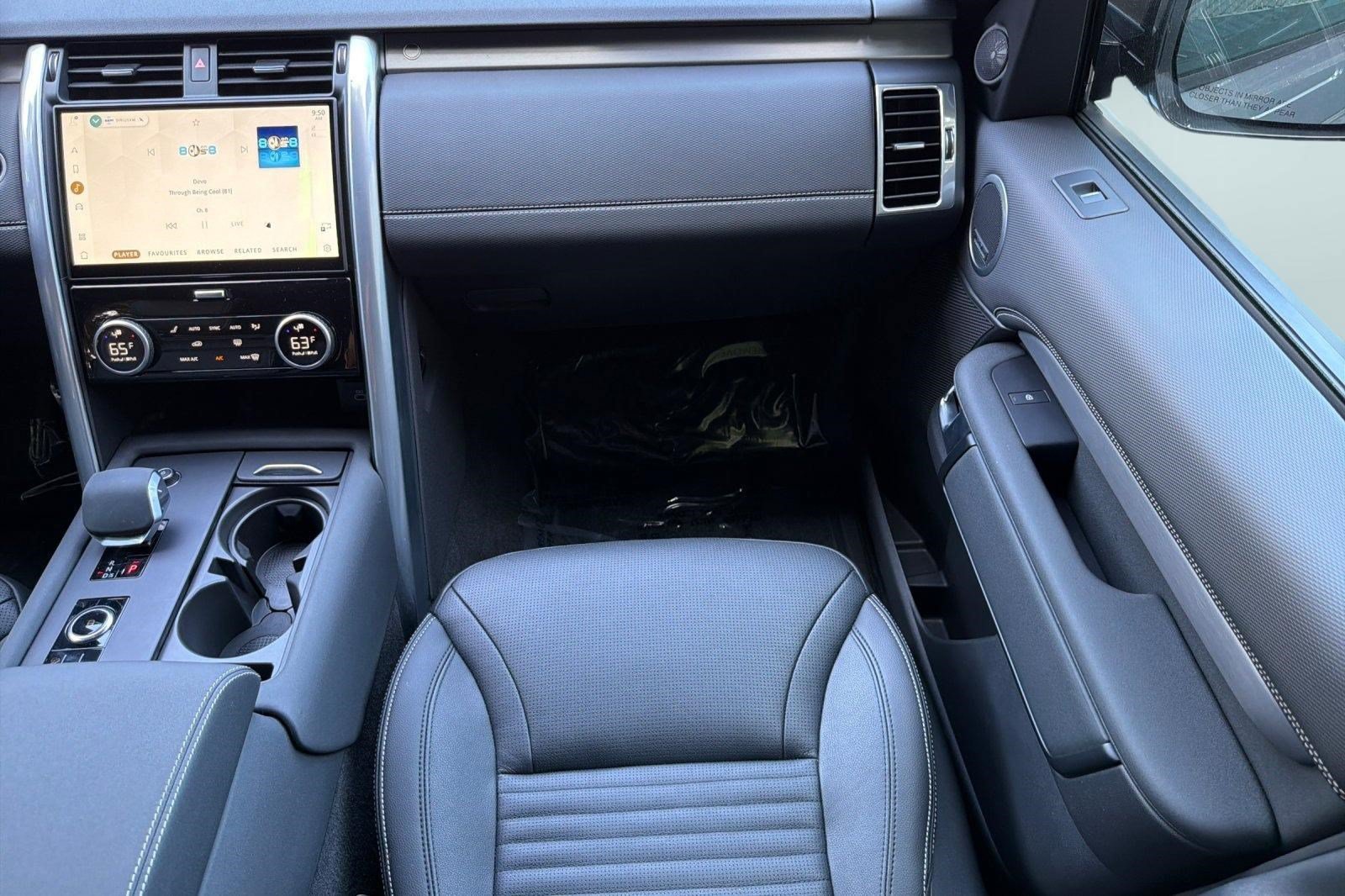 Used 2025 Land Rover Discovery Dynamic SE AWD/4WD image 34