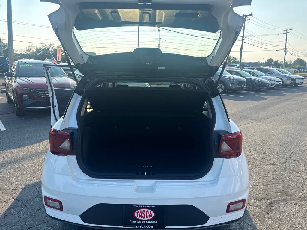 Used 2024 Hyundai Venue Limited FWD image 13