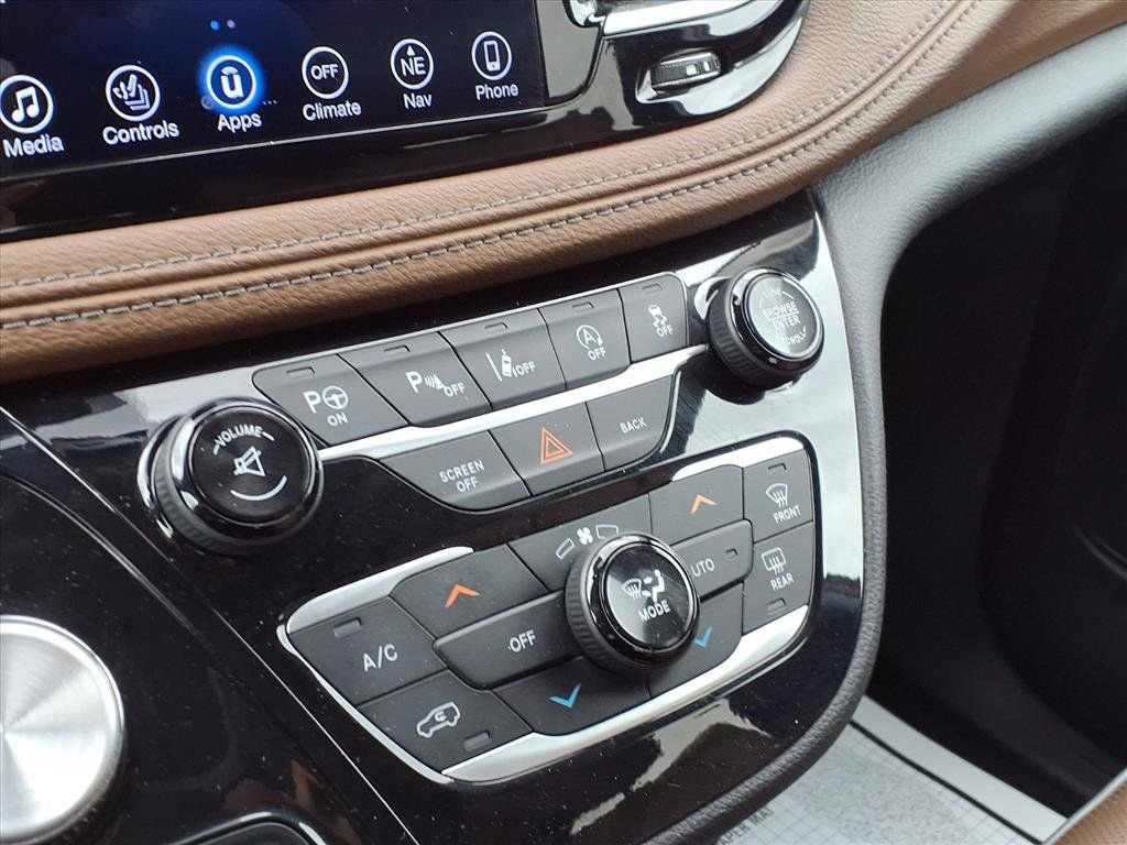 Used 2017 Chrysler Pacifica Limited w/ Advanced Safetytec Group image 8