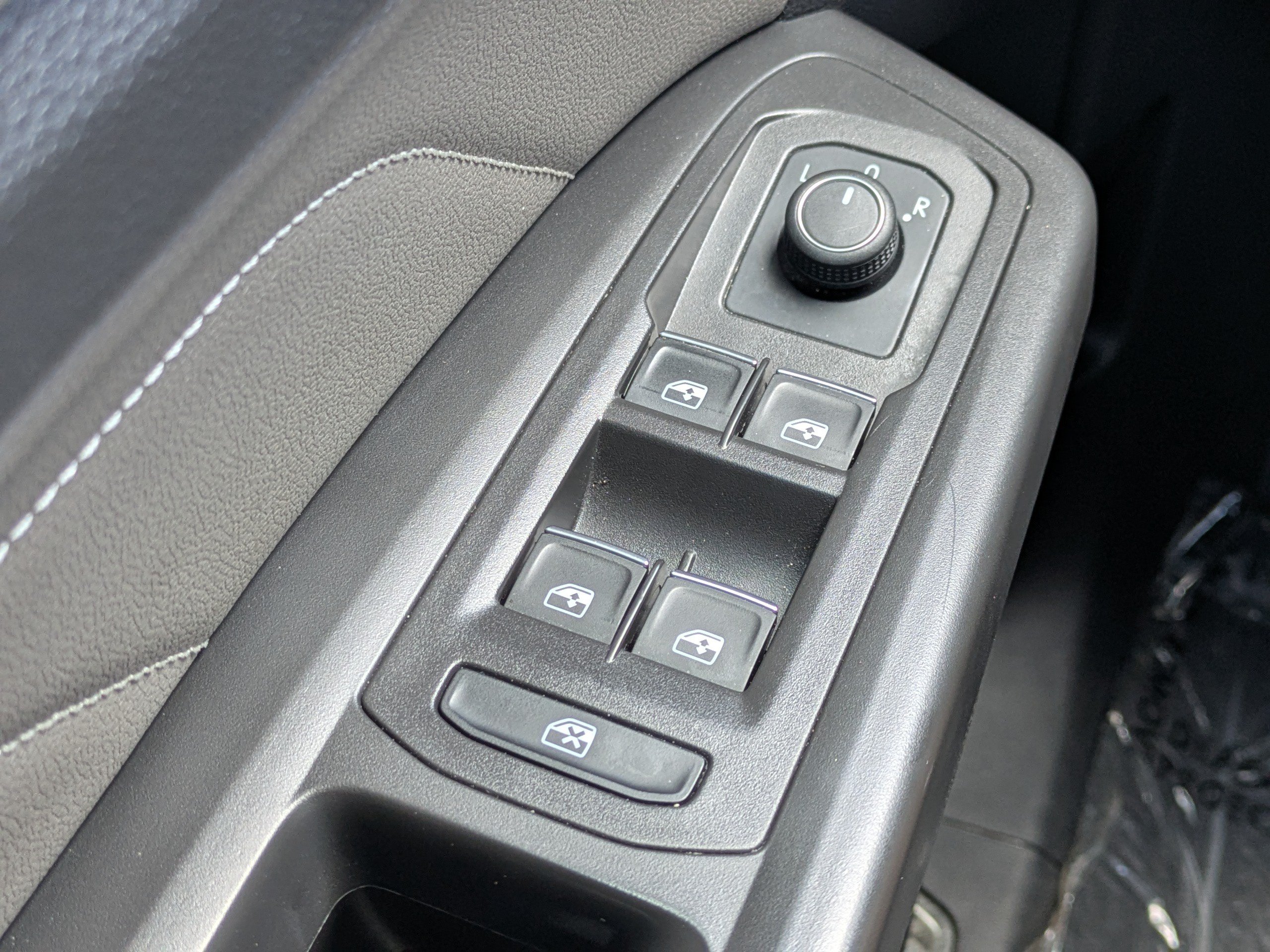 Used 2023 Volkswagen Atlas SEL AWD/4WD image 19
