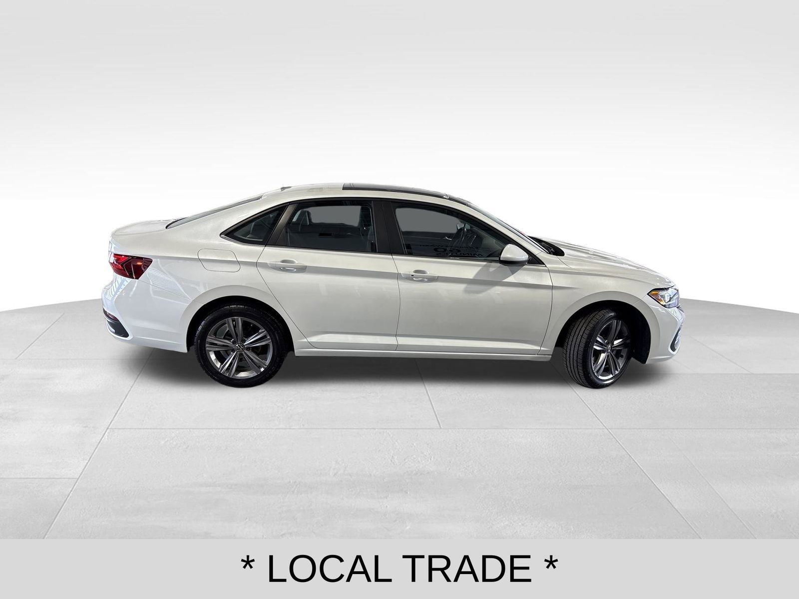 Used 2023 Volkswagen Jetta SE w/ Panoramic Sunroof Package image 6